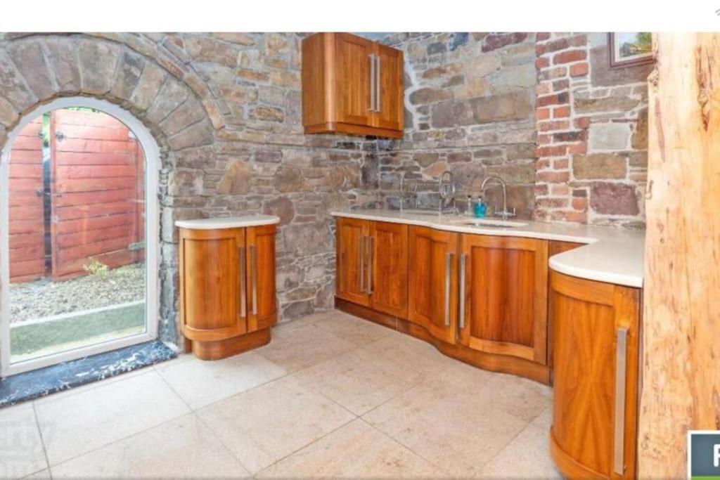 2 Bed Sandstone Residence Newport  Exterior foto