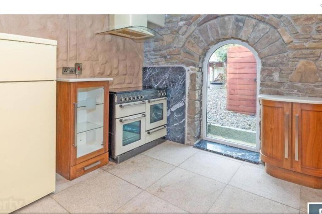 2 Bed Sandstone Residence Newport  Exterior foto